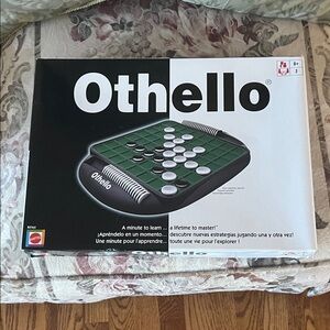 Mattel Othello Game with Black and White Pieces